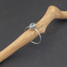Srebrny pierścionek z błękitnym topazem (rozm.18)