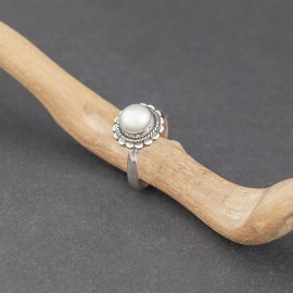 Srebrny pierścionek z perłą (rozm.14)