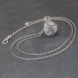 Srebrny naszyjnik - smok z kryształem górskim