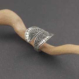 Srebrny pierścionek w orientalnym stylu (regulowany)