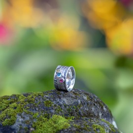 Srebrny pierścionek z kamieniami turmalinu (rozm.14 i 20)