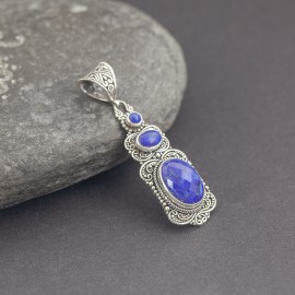 Srebrny wisiorek z kamieniami lapis lazuli