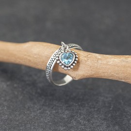 Srebrny pierścionek z błękitnym topazem (rozm.16)