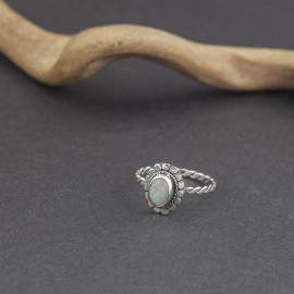 Srebrny pierścionek z opalem