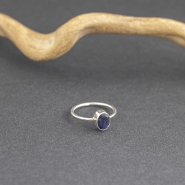 Srebrny pierścionek z szafirem