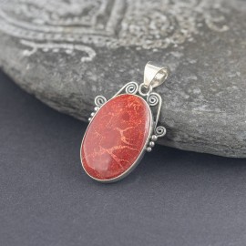 Srebrny wisiorek z koralem