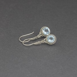 Srebrne kolczyki z błękitnym topazem