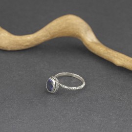 Srebrny pierścionek z iolitem (rozm.19)