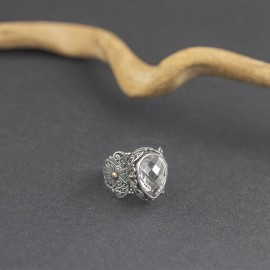 Srebrny pierścionek z kryształem górskim