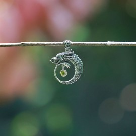 Srebrny smok z turmalinem