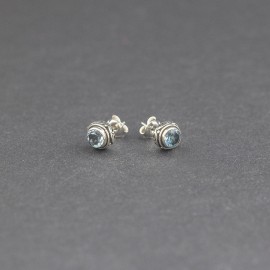 Srebrne sztyfty z błękitnym topazem