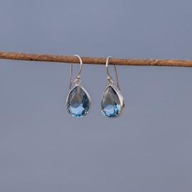 Srebrne kolczyki z błękitnym topazem