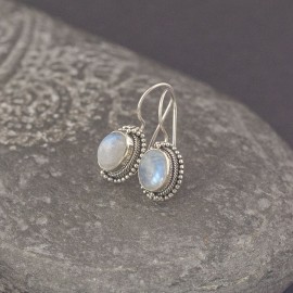 Srebrne kolczyki z kamieniem księżycowym