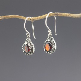 Srebrne kolczyki z granatem