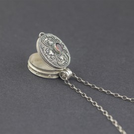 Srebrny sekretnik z granatem