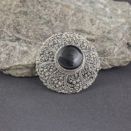 Srebrna broszka z onyksem