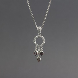 Srebrny wisiorek z granatem