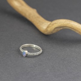 Srebrny pierścionek z opalem australijskim