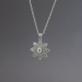 Srebrny wisiorek z kryształem górskim