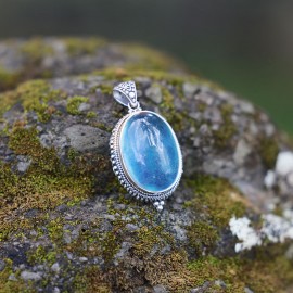 Srebrny wisiorek z akwamarynem