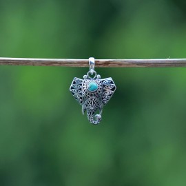 Srebrny słonik z turkusem - wisiorek