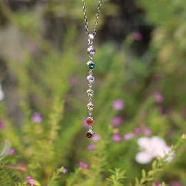 Srebrny wisiorek z kamieniami naturalnymi