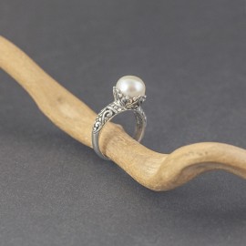 Srebrny pierścionek z perłą (rozm.15)