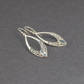 Srebrne kolczyki z błękitnym topazem