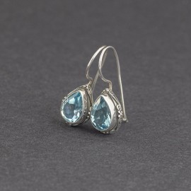Srebrne kolczyki z błękitnym topazem