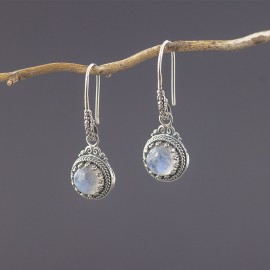 Srebrne kolczyki z kamieniem księżycowym