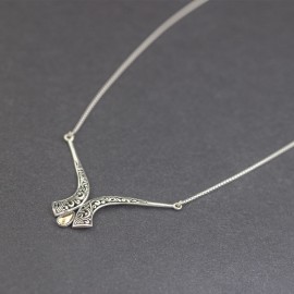 Srebrny naszyjnik z odrobiną złota