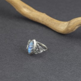 Srebrny pierścionek z kamieniem księżycowym (rozm.12 i 14)