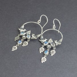 Srebrne kolczyki z kamieniem księżycowym