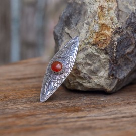 Srebrna broszka z karneolem