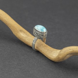 Srebrny pierścionek z larimarem