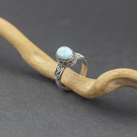 Srebrny pierścionek z larimarem