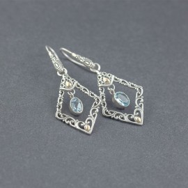 Srebrne kolczyki z błękitnym topazem i złotem 18K