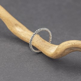 Srebrny pierścionek z kuleczek