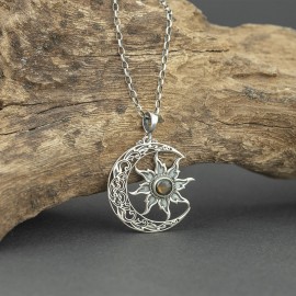 Srebrny wisiorek z motywem słońca i księżyca