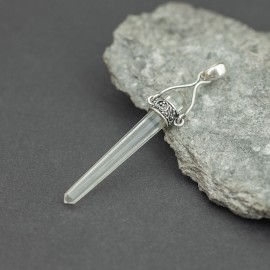 Srebrny wisiorek z kryształem górskim