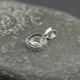 Srebrny wisiorek z kwarcem