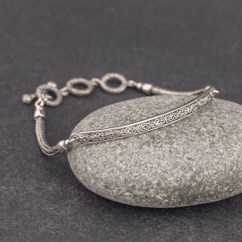 Srebrna bransoletka ze zdobieniem