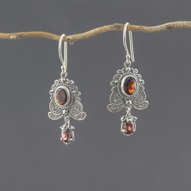 Srebrne kolczyki z granatem