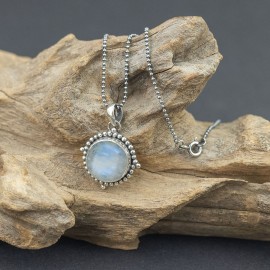 Srebrny naszyjnik z kamieniem księżycowym