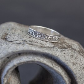 Srebrna obrączka z motywem kwiatowym (rozm.15, 17)