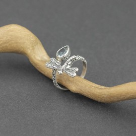 Srebrny pierścionek z topazem