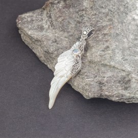 Wisiorek skrzydło z kamieniem księżycowym