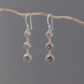 Srebrne kolczyki z granatem