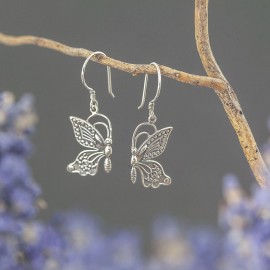 Srebrne kolczyki z motywem motyla
