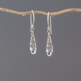 Srebrne kolczyki z błękitnym topazem